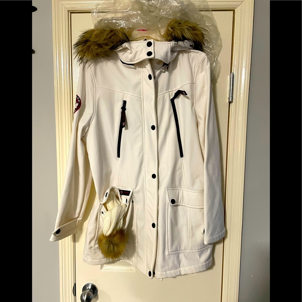 Canadian weather gear ,women’s coat size XL bonus hat included
